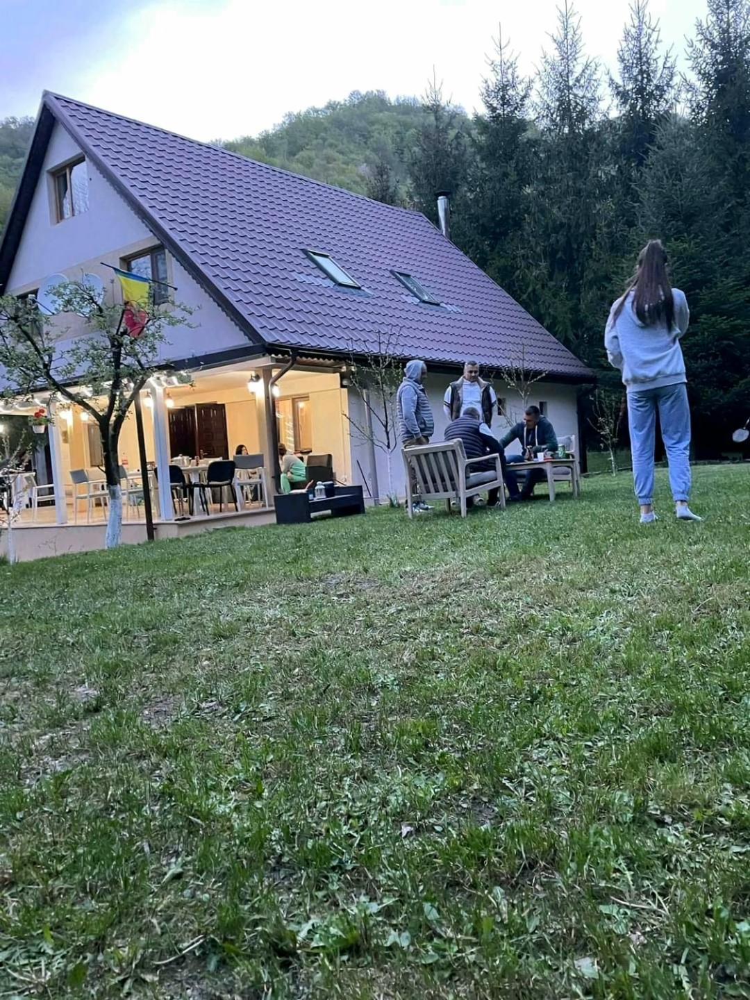 Отель Casa Aris Lepsa Vrancea Экстерьер фото